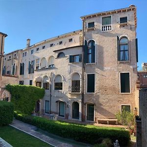 Palazzo Contarini Della Porta Di Ferro